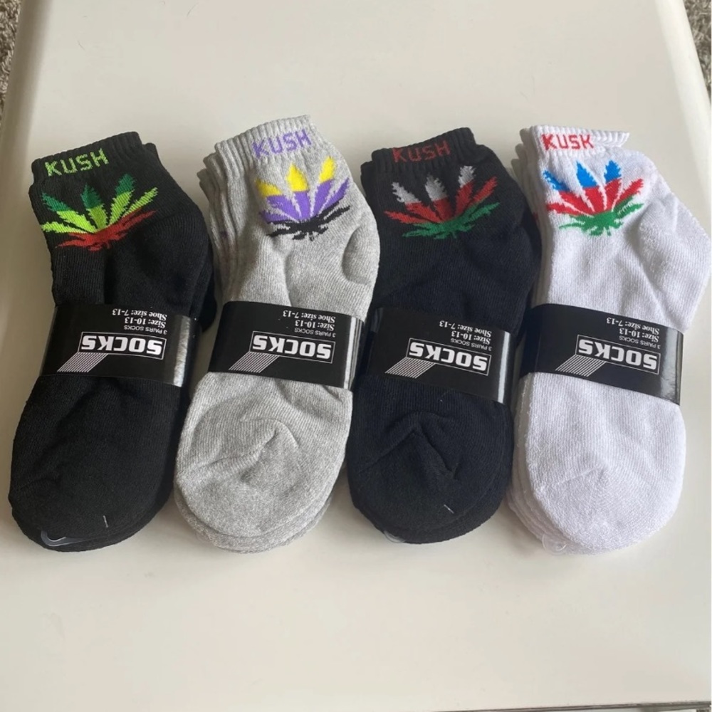 12 pair men’s weed leaf ankle socks